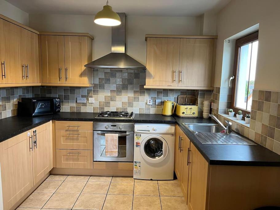Lovely 2 Bedroom Family Apartment In Newcastle 뉴캐슬 외부 사진